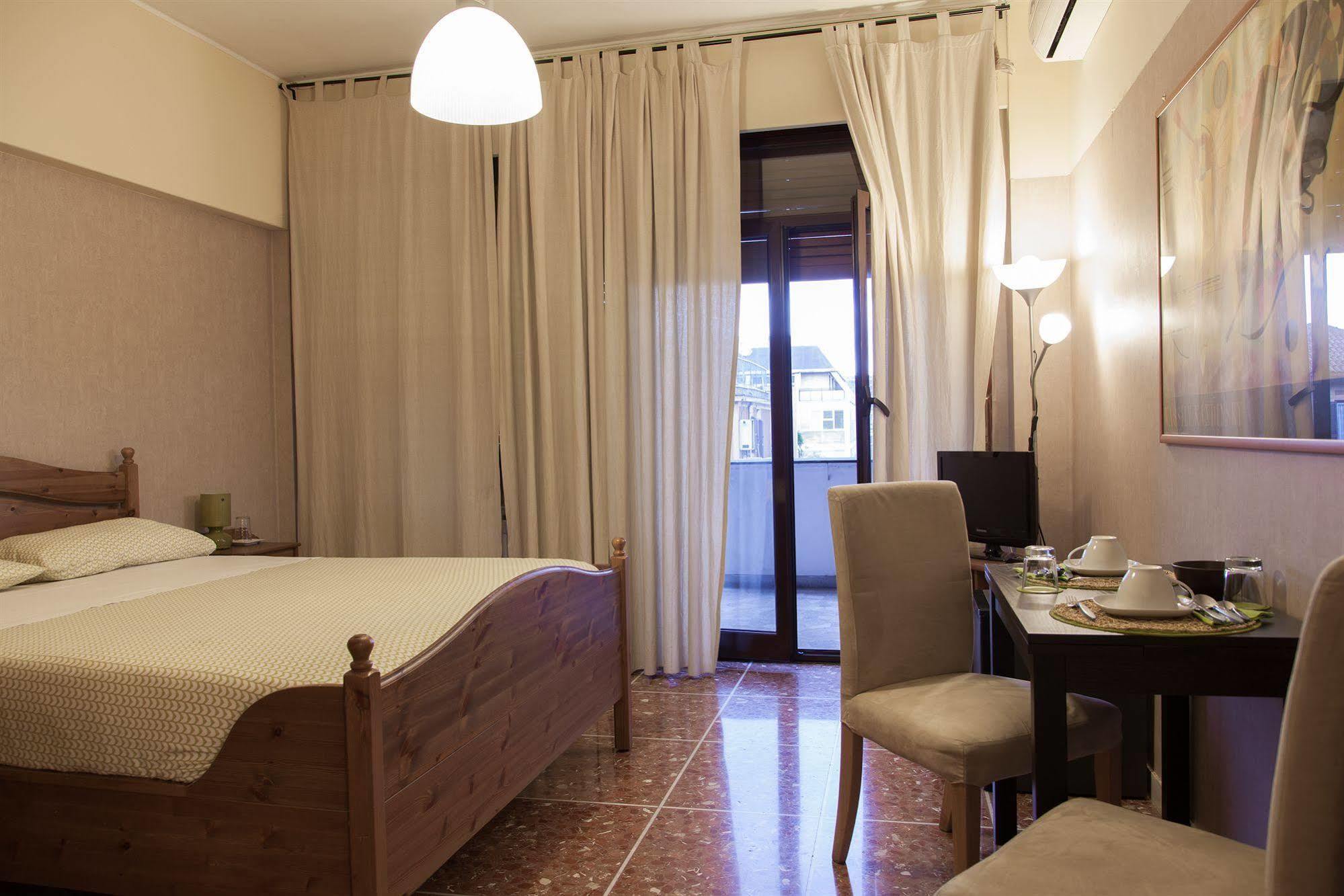 Santa Croce Bed & Breakfast โรม ภายนอก รูปภาพ