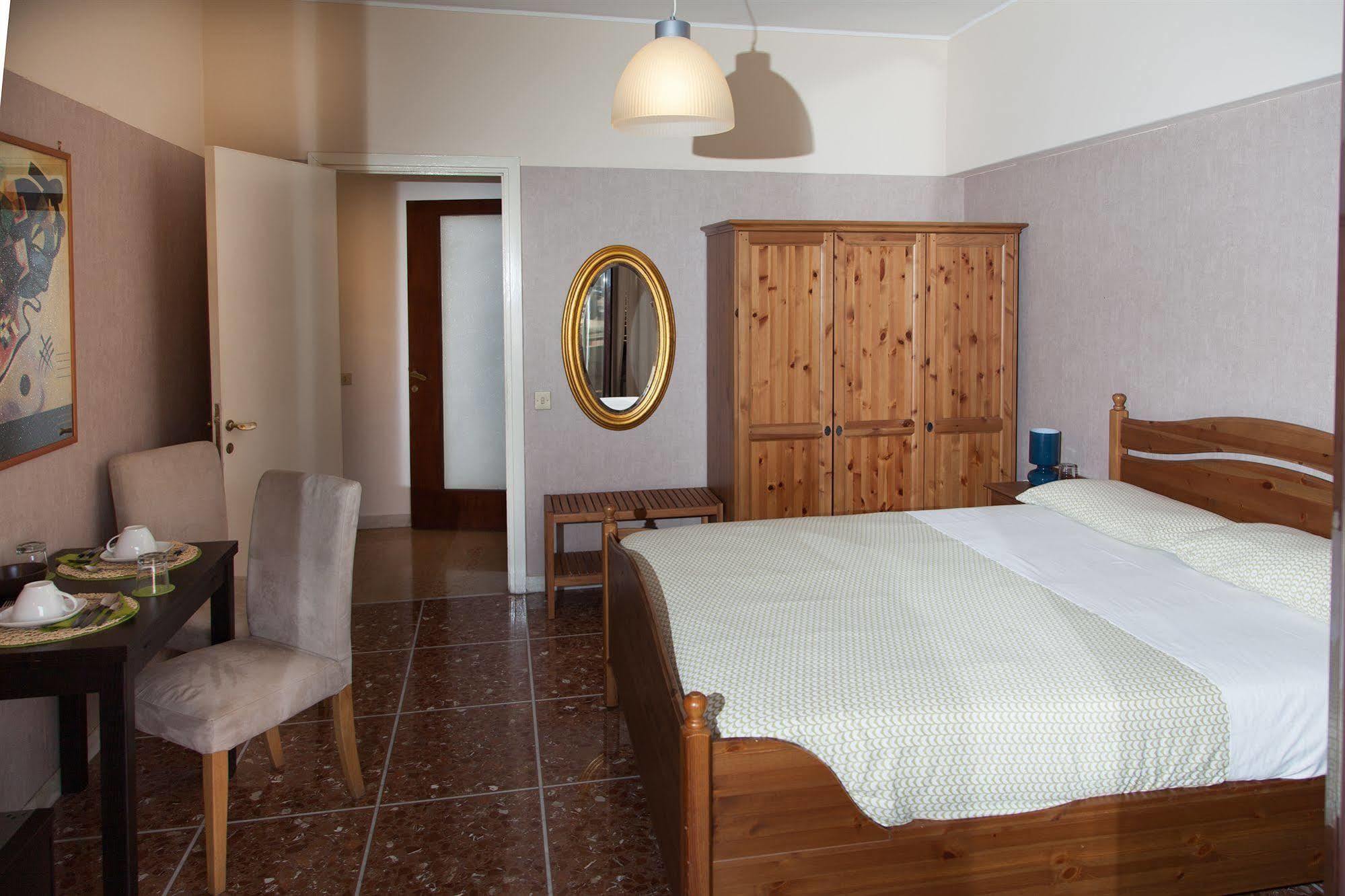 Santa Croce Bed & Breakfast โรม ภายนอก รูปภาพ