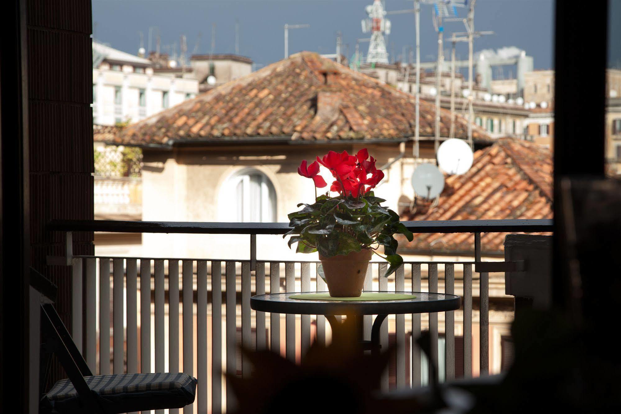 Santa Croce Bed & Breakfast โรม ภายนอก รูปภาพ