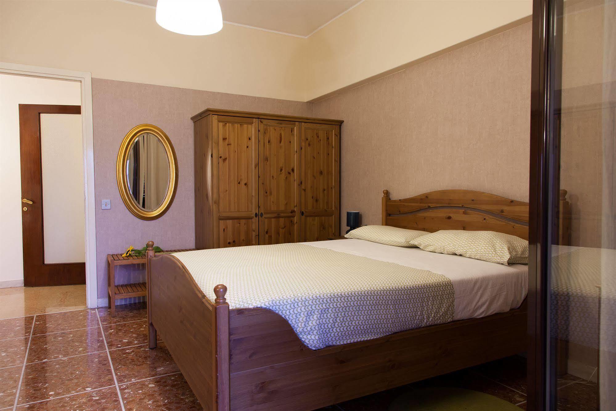 Santa Croce Bed & Breakfast โรม ภายนอก รูปภาพ